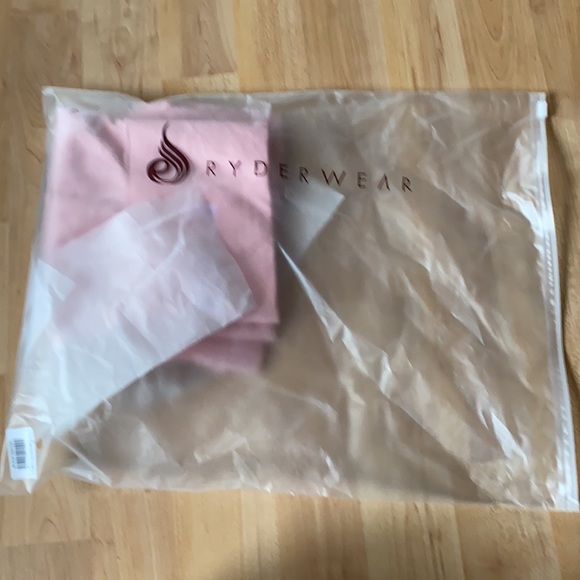 SOLD Ryderwear seamless shorts - Picture 4 of 4